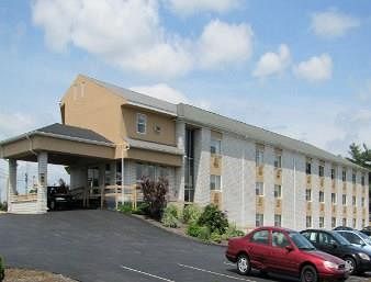 avid hotels - Lancaster image 1